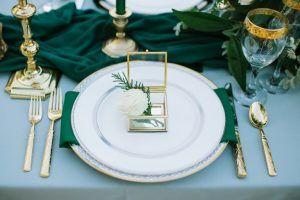 Diseños impresionantes para tu torta de bodas de esmeralda